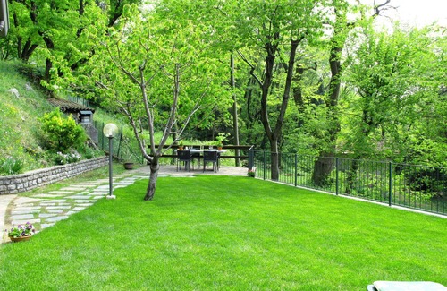 Perledo House | Cosy apartment in villa for 4 guests with WIFI, TV, patio and pets allowed