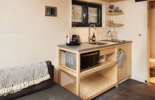 Belfeld House | Cosy apartment in villa for 2 guests with WIFI, pool, TV and terrace
