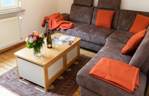 Ediger House | Cosy apartment in villa for 2 guests with WIFI, TV, balcony, pets allowed and parking