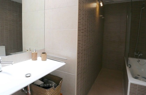L'Ampolla House | Cosy apartment in villa for 6 people with WIFI, A/C, pool, TV, patio, pets allowed and parking