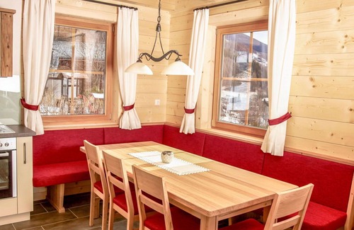 Heiligenblut House | Cosy apartment in villa for 6 guests with WIFI, TV, terrace, pets allowed and parking