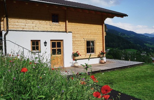 Heiligenblut House | Cosy apartment in villa for 6 guests with WIFI, TV, terrace, pets allowed and parking