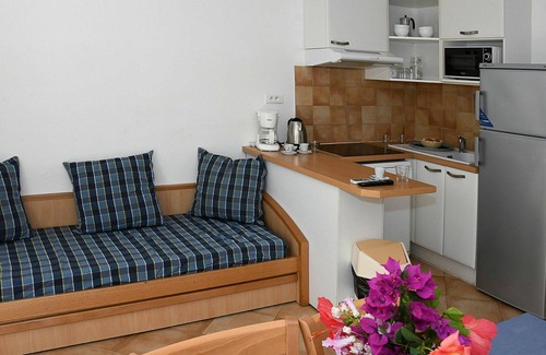 Pineto House | Cosy apartment in villa for 8 people with WIFI, pool, TV, terrace and pets allowed