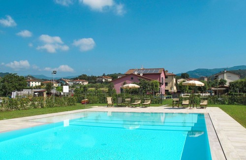 San Michele di Moriano Villa | Cosy apartment in villa for 5 people with A/C, WIFI, pool, TV and terrace