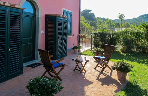 San Michele di Moriano Villa | Cosy apartment in villa for 5 people with A/C, WIFI, pool, TV and terrace