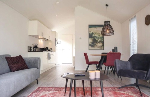 Noordoostelijk van Schaarsbergen House | Cosy apartment in villa for 4 guests with pool, WIFI, TV and terrace