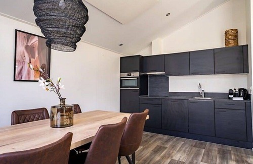 Schaarsbergen House | Cosy apartment in villa for 6 guests with WIFI, pool, TV and terrace