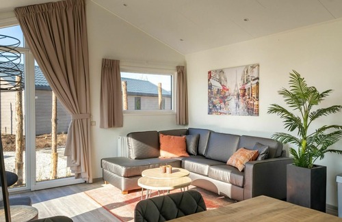 Linden House | Cosy apartment in villa for 4 guests with WIFI, TV, terrace and parking