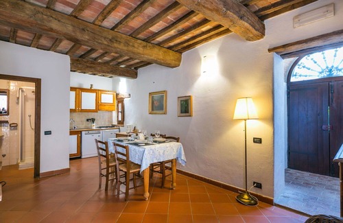 San Macario In Monte Villa | Cosy apartment in villa for 4 guests with pool, WIFI, TV, terrace and pets allowed