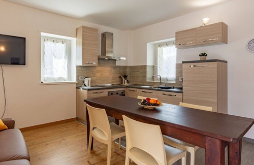 Novate Mezzola Apartment | Cosy apartment for 5 people with WIFI, TV and balcony