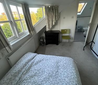 St. George's Apartment | Cosy attic flat with views