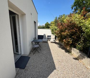 Bollene Apartment | Cosy avec extérieur privée