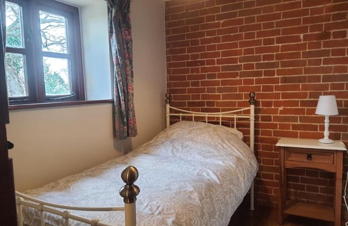 Chelmondiston House | Cosy Barn Conversion 3BR (4 pax), Quiet, Close to Pin Mill