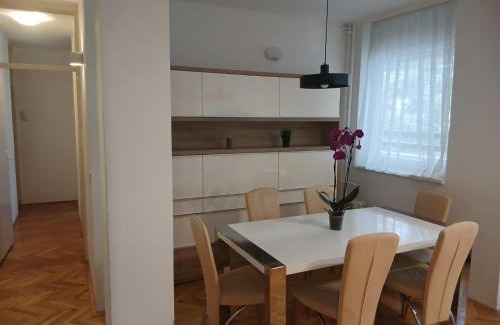Banovo brdo Apartment | Cosy&Beatiful