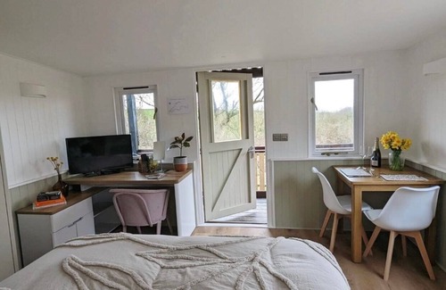 Gooseham Cabin | Cosy Cabin Devon - 3 mins walk to pub