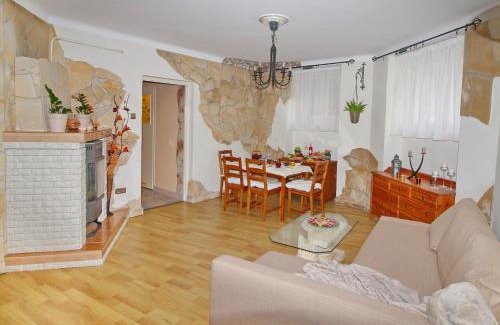 Castle Hill Apartment | Cosy Castle Apartment