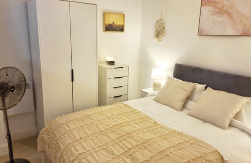 High Wycombe Apartment | Cosy Central Boho City Apartment