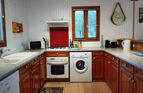Lachapelle-Auzac Ski Chalet | Cosy chalet for 6 with pool and Wi-Fi, near Souillac