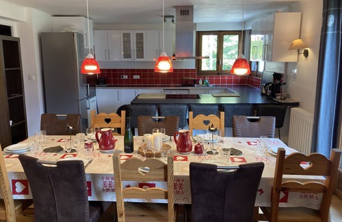 Araches-la-Frasse Ski Chalet | Cosy chalet, sleeps 12/14, 300m from ski slopes