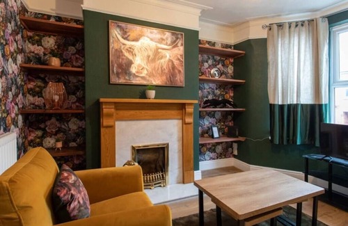 Lincoln House | Cosy City Centre Summ