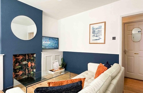 Canterbury Apartment | Cosy City Centre Oasis | Sleeps 4 | Amazing location