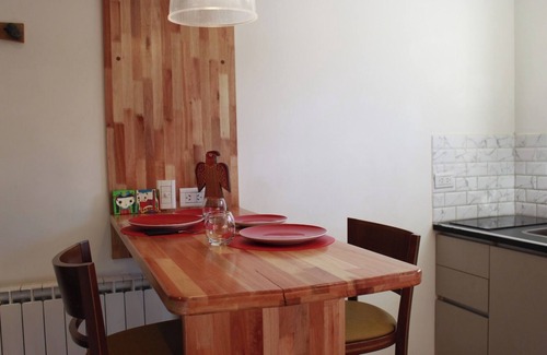 El Chalten Apartment | Cosy comfy double studio with full kitchen and bathroom, linen, wifi, cleaning