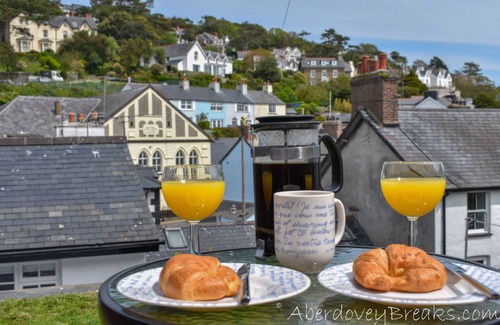 Aberdovey House | Cosy, Comfy Thoughtfully Renovated Pet Friendly Fishermans Cottage