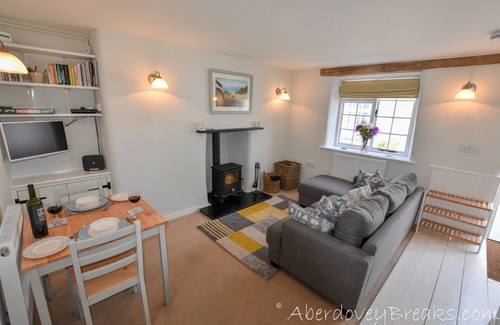 Aberdovey House | Cosy, Comfy Thoughtfully Renovated Pet Friendly Fishermans Cottage