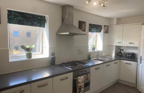 Cambridge House | Cosy & Contemporary 4BDR Chesterton House w High Speed WIFI,Gardern & Parking