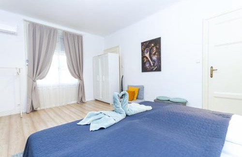 Csarnok negyed Apartment | Cosy Core Budapest w AC by NW