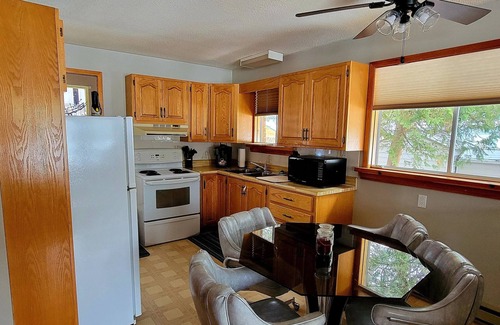 Wasaga Beach Ski Chalet | Cosy Cottage Close to Beach and Blue Mountain