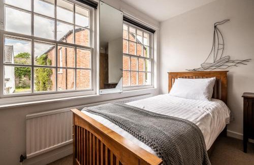 Topsham House | Cosy Cottage in Central Topsham with Parking