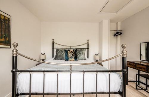 Topsham House | Cosy Cottage in Central Topsham with Parking