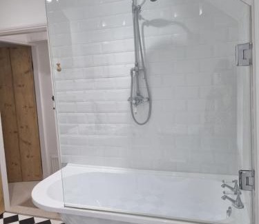Holt House | Cosy Cottage, in the idyllic town of Holt