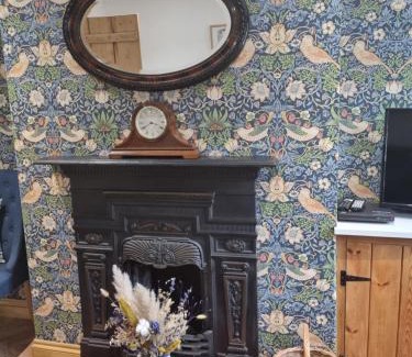 Holt House | Cosy Cottage, in the idyllic town of Holt