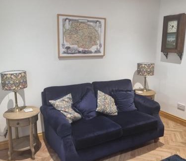 Holt House | Cosy Cottage, in the idyllic town of Holt