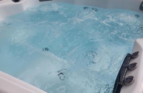 Honiton House | Cosy cottage with private hot tub in east devon