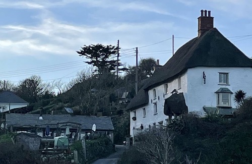 Landewednack Cottage | Cosy cottage with sea views