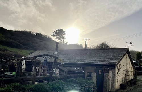 Landewednack Cottage | Cosy cottage with sea views