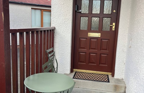 Crosshouse Cottage | Cosy country cottage self contained free parking close to crosshouse hospital