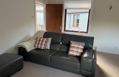 Crosshouse Cottage | Cosy country cottage self contained free parking close to crosshouse hospital