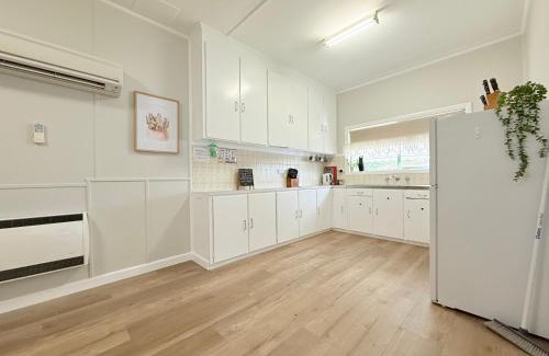 Hay House | Cosy Country Cottage with AirCon