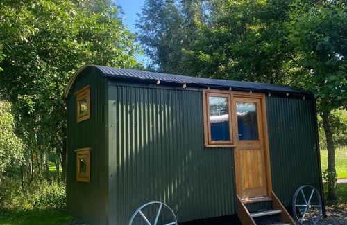 Higher Walton Cabin | Cosy en suite shepherd hut on the grounds of Historic building Samlesbury Hall