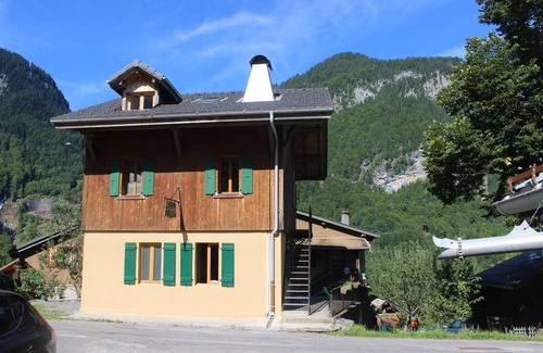 Sixt-Fer-a-Cheval Apartment | Cosy family-friendly duplexchalet apartment - ski to door, hiking. Pet.friendly