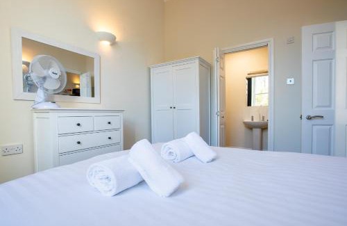 Torquay Apartment | Cosy Flat in Victorian Villa- Parking & Garden