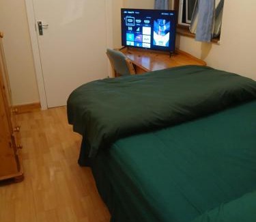 West Harrow House | Cosy Greener Private room