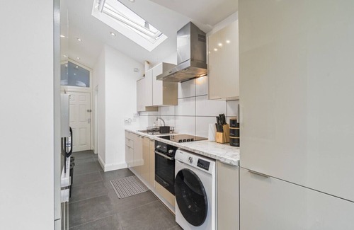 Old Malden Apartment | Cosy hideaway with private patio