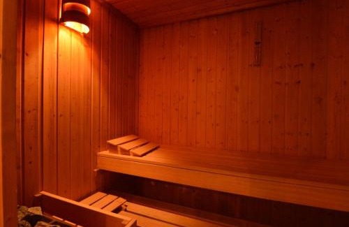 Nidrum House | Cosy Holiday Home with Sauna, Terrace