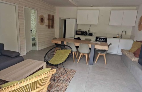 Saint-Michel-Chef-Chef House | Cosy house near the sea with Jacuzzi