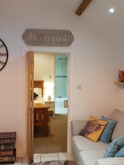 Newborough House | Cosy Little Cottage